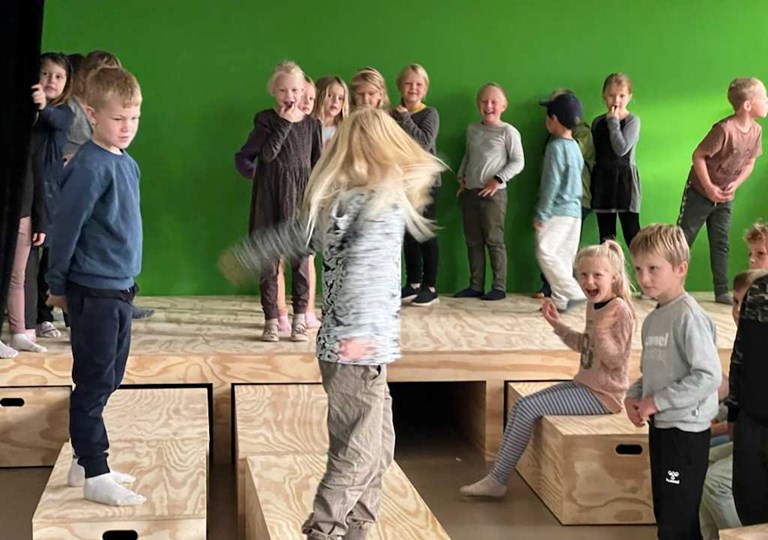 Skolebørn leger. Foto: Højslev Skole