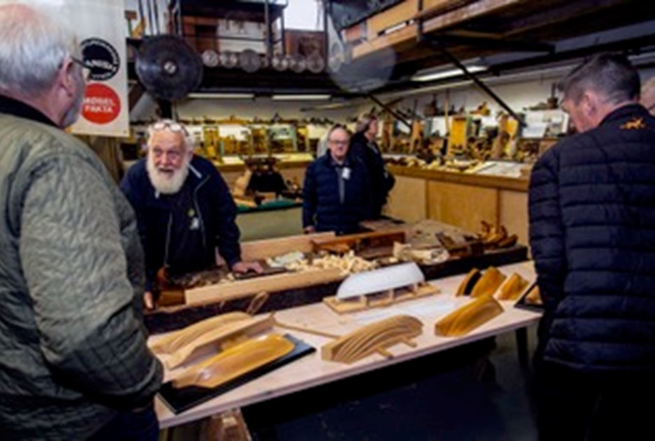  Træmuseet i Oddense har til formål at fremme forståelsen for de gamle traditioner indenfor træbearbejdning. 