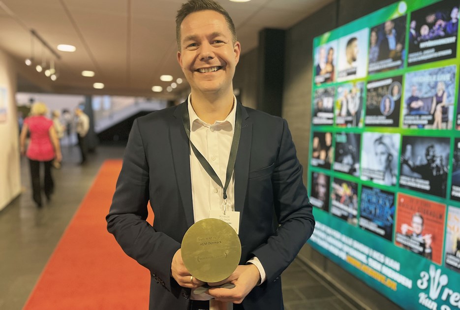 Salgschef og medejer i HEM Denmark Bo Heilskov med RENT LIV-prisen ved Skive Business Awards 2022.