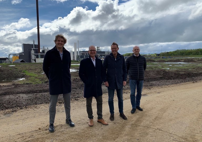Philip Sviatchenko, Christopher Sorensen, Anders Hanberg Sørensen med GreenLab Skive i baggrunden