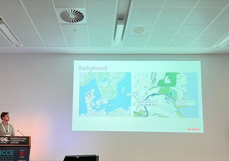 Rick Kool fra Niras præsenterer BigBlue Nord på verdens største kystkonference i Sydney i december 2022. 