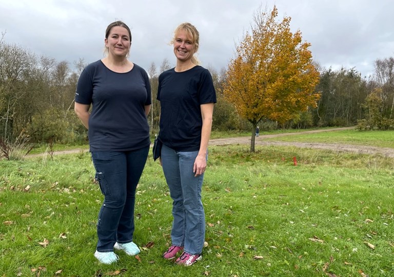 Camilla Jepsen (tv.) og Linda Pilt (th.) er de nye faste sygeplejersker på sygeplejeklinikken i Højslev. Foto: Ditte Haaning